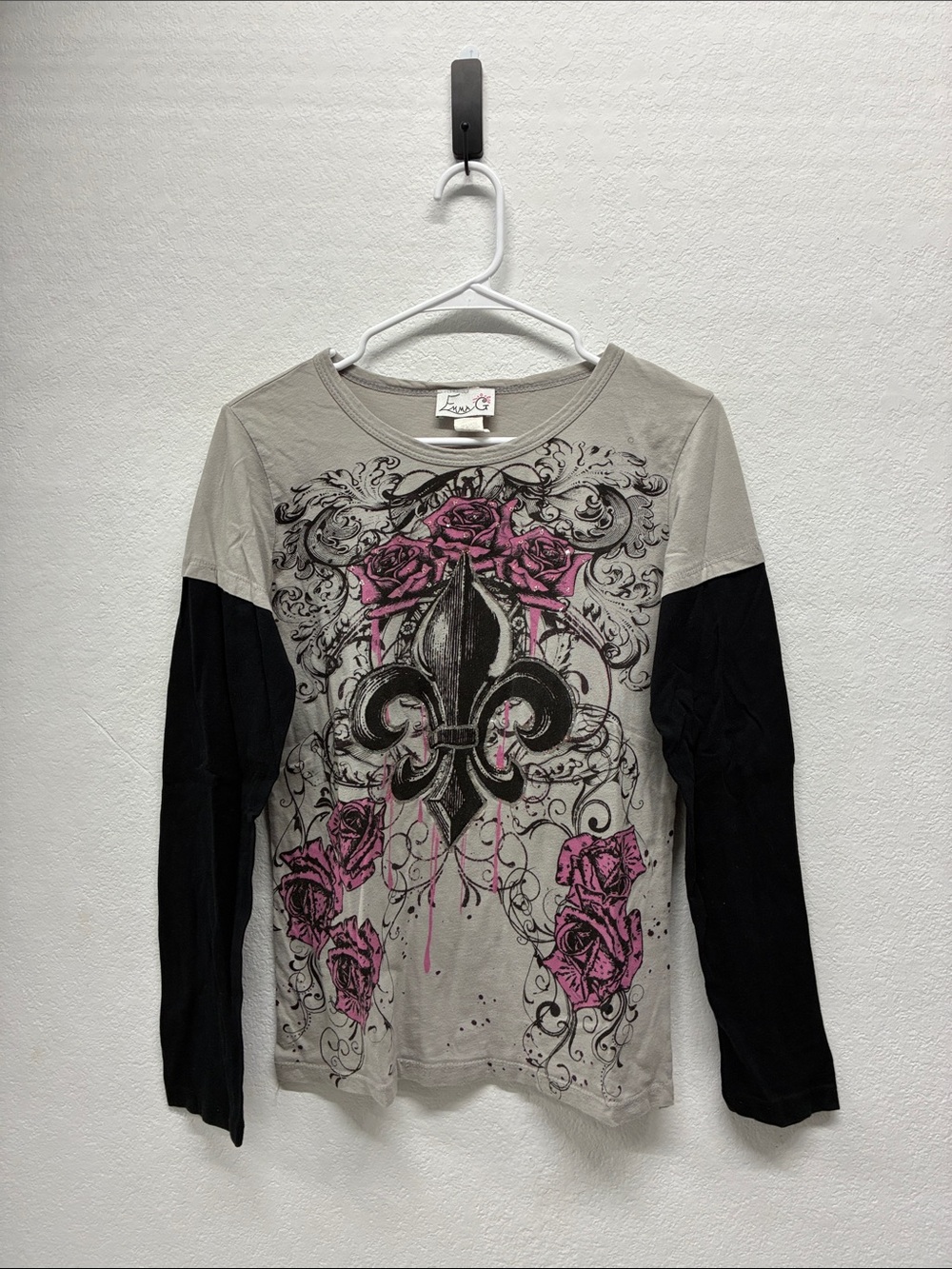 Vintage Y2K Emma G Fleur De Lis Gray/Pink Rhinestone Graphic Tee
